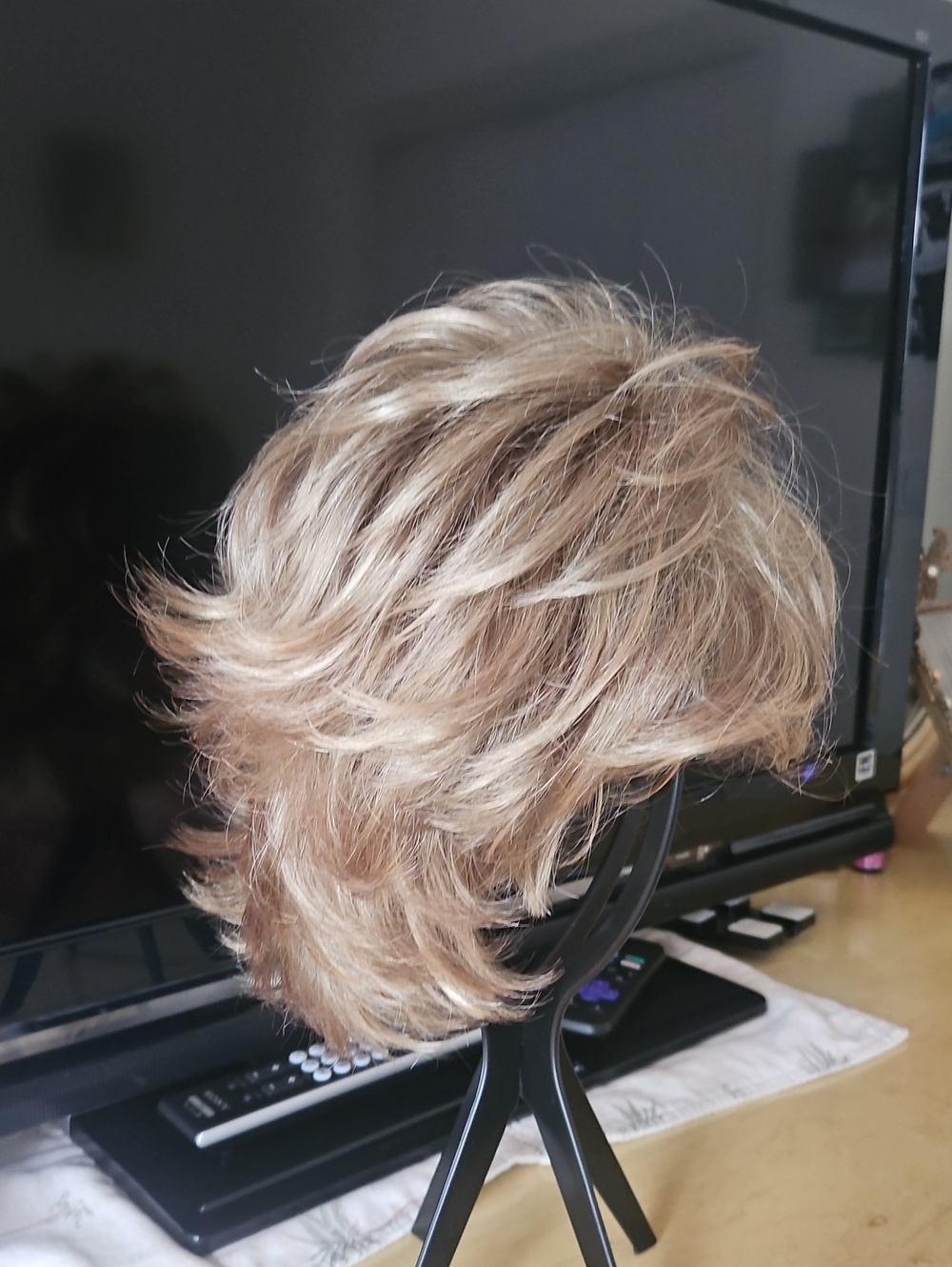 Paula Young Wig Like New Blondish Beautiful Cut It's Been Wash Just Shake It